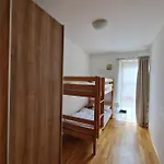 Claudia 5 * ראוריס